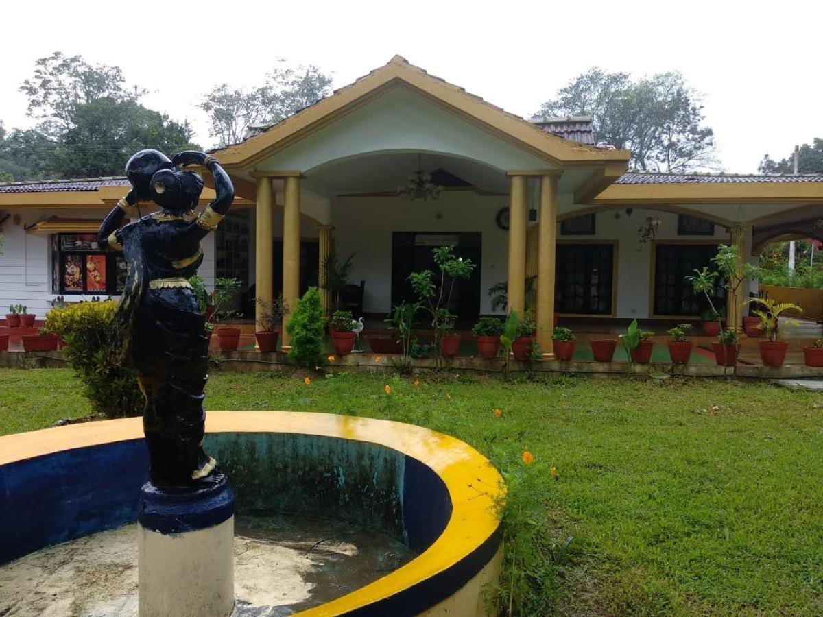 Wanders In Travel Company Hotel Madikeri Buitenkant foto