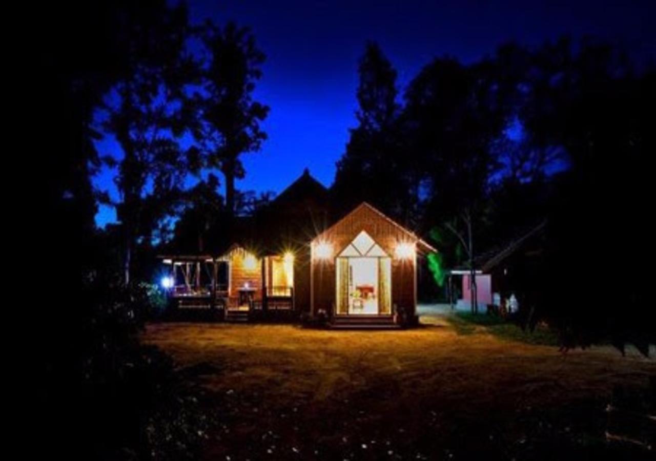 Wanders In Travel Company Hotel Madikeri Buitenkant foto