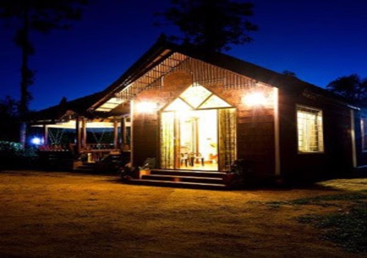 Wanders In Travel Company Hotel Madikeri Buitenkant foto